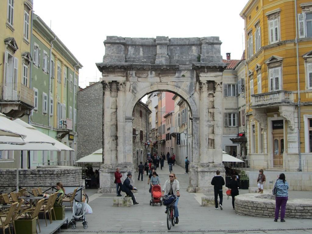 Gorgeous Apartment In Pula With House Sea View Camera foto