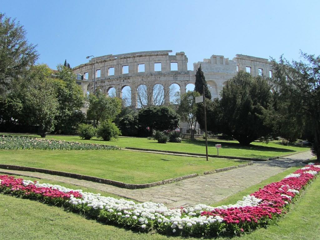 Gorgeous Apartment In Pula With House Sea View Camera foto